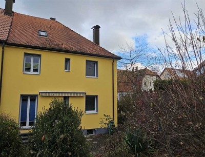 Ruheoase und doch mittendrin: Reihenendhaus zum sofortigen Bezug