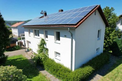 Massives Einfamilienhaus mit großem Garten und PV-Anlage in Beverungen-Würgassen