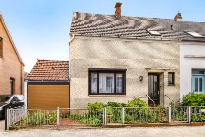 Bremen-Vegesack: Charmante Doppelhaushälfte mit großem Garten, Anbau und Garage