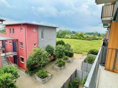 + Vollständig renovierte 2 Zimmer Wohnung, Balkon, Tiefgarage - stadtnah, ruhig, grün :-)