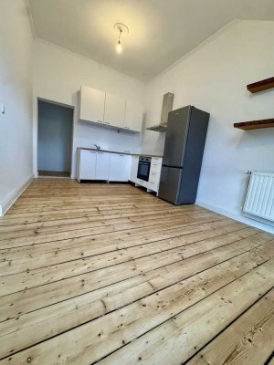 Stylische 4‑Zi.-DG-Wohnung mit Terrasse | kernsaniert | EBK | ideal für WG/Familie/Paar