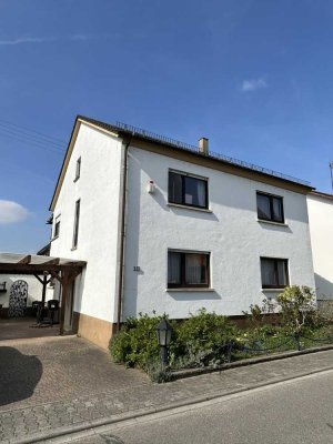 Zweifamilienhaus in Toplage auf großem Grundstück. Renovierung oder Neubau!