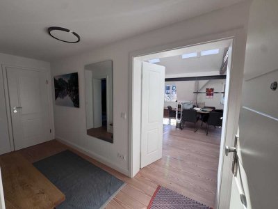 Kuratiertes Designer-Dachgeschoss mit Sauna & Peloton – voll möbliert, All-inclusive im Glockenbach