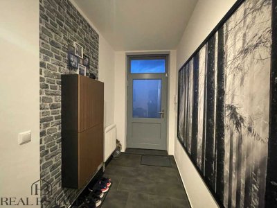 Einladendes Stadtnest: Moderne Wohnung mit Dachterrasse in Burg