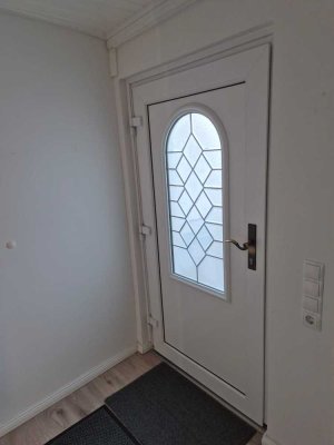 Attraktive 4-Zimmer-Wohnung über 2 Etagen mit EBK in einem Doppelhaushälfte