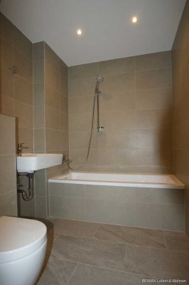 RE/MAX  Gröbenzell
Wunderschöne und  2 Zimmerwohnung mit Balkon im Zentrum  zu vermieten