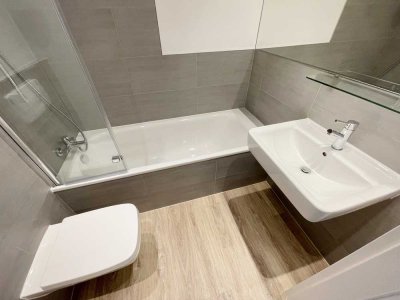 * 2 Zimmer * Wohnung * Balkon * NAGELNEUE EINBAUKÜCHE * tolles Badezimmer * 2/26 *