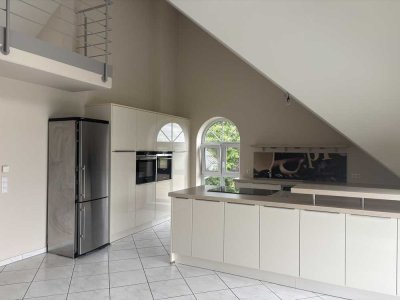 Exklusive, neuwertige 4-Zimmer-Maisonette-Wohnung mit geh. Innenausstattung und  moderner EBK