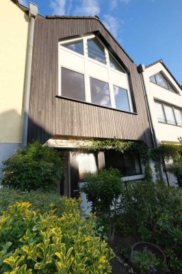 Charmantes Reihenmittelhaus mit Garten in Rheinnähe in Bad Godesberg-Rüngsdorf!
