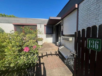 Bungalow in ruhiger Lage mit Garagenstellplatz!