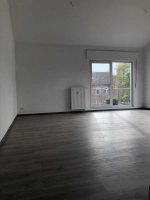 TOP 1-Zimmer-Wohnung mit "Loft-Charakter", neuem Vinylboden und Terrasse