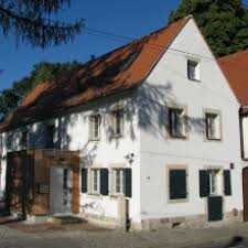 Wohnen mit Charakter: Stilvoll modernisiertes Einfamilienhaus in Laubegast