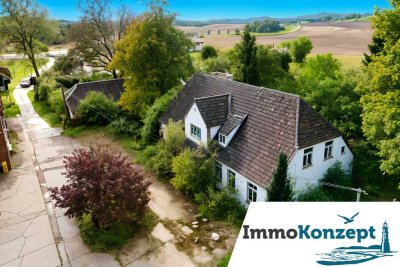 Viel Platz für Ideen – historisches Gebäude mit großem Grundstück am Feldrand bei Satow!