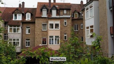 Kleinwohnung im Erdgeschoss mit Kochgelegenheit und Kellerabteil