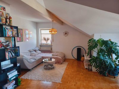 Freundliche 2-Zimmer-DG-Wohnung mit Balkon und Einbauküche in Triftern