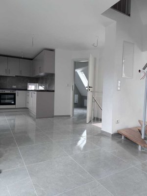 Erstbezug nach Sanierung: schöne 4-Zimmer Maisonettewohnung mit Einbauküche in Leutenbach W.z. Stein