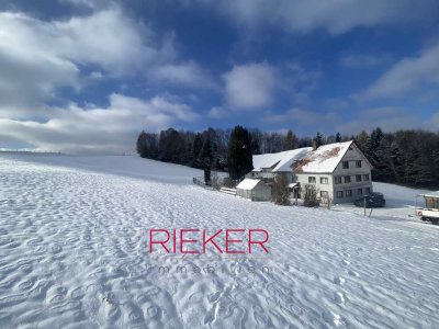 „Bauernhaus in erhöhter Toplage am Dorf – viel Privatsphäre und fußläufige Infrastruktur“