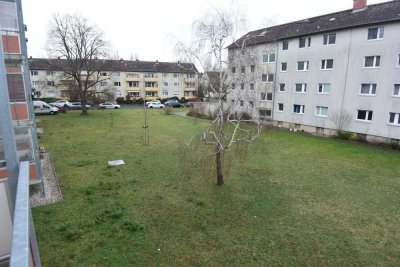 4-Zimmer Wohnung in ruhiger Seitenstraße..