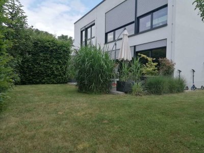 Gepflegte Terrassenwohnung mit drei Zimmern und Einbauküche in Landshut