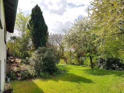 Ideal für Familie oder Mehrgenerationen: 2 Wohneinheiten mit Garten in ruhiger Lage