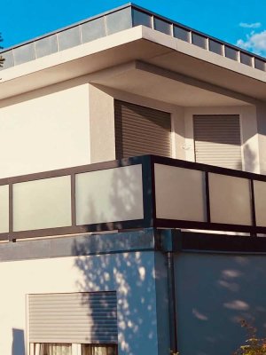 TOP Lage: neuwertige 2,5-Zi-Wohnung mit EBK, großem Balkon & TG-Stellplatz in Backnang-Mitte