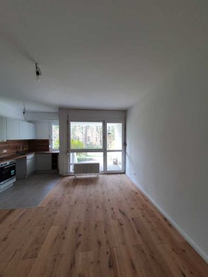 2- Zimmerwohnung mit Balkon und Einbauküche im ruhigen Grunewald
