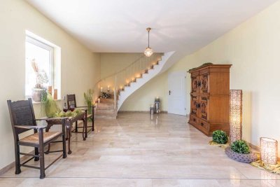 Barrierefrei wohnen mit Stil – Traumvilla mit Aufzug & Gartenidylle