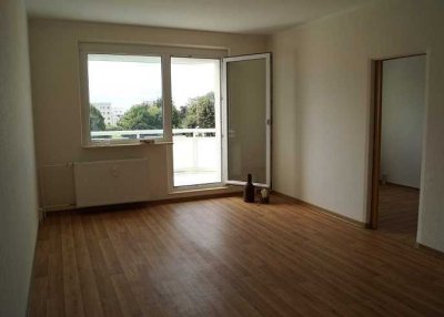 Rundum praktisch: Balkon, Wanne und Abstellraum