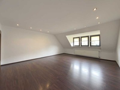Zentrales Wohnen mit Charme – helle Wohnung im Dreifamilienhaus