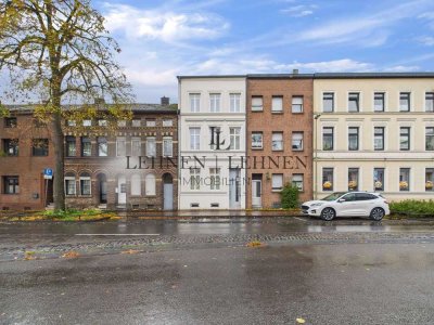 Vielseitig nutzbares Zweifamilienhaus/Reihenmittelhaus mit charmantem Innenhof