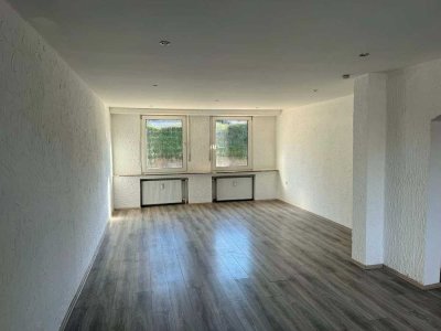 3,5 Zimmer EG Wohnung mit großer Terrasse + Garage + Souterrain