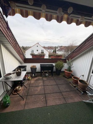 Charmante 4,5-Zimmer-DG-Wohnung mit großer Dachterrasse, Weitblick & Garage in Ulm