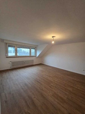 Charmante, frisch renovierte 3-Zimmer-Dachgeschosswohnung in ruhiger Lage von Alsdorf