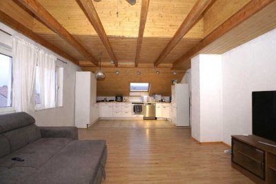 Geräumige 2 Zimmer DG Wohnung