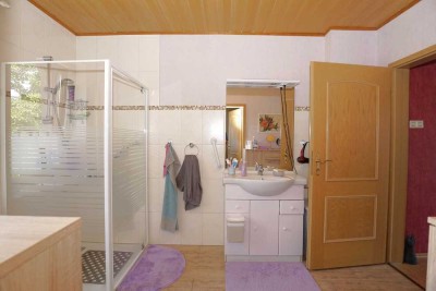 Perfekt für die Familie, geräumiges EFH, großer umzäunter Garten, Scheune.