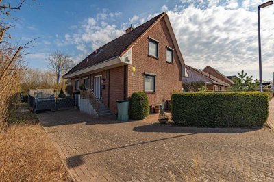 Modernisiertes Zweifamilienhaus mit vielen Möglichkeiten mitten in Schönberg