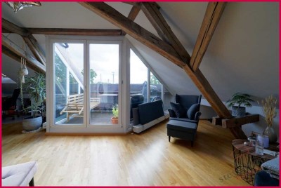 Traumhaft charmante und Licht-durchflutete Dachgeschoss-Wohnung mit West-Loggia,  Kaminofen - Ihre n
