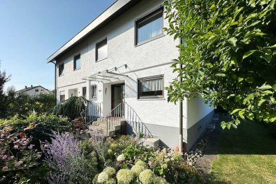 Charmante DHH mit schönem Garten
