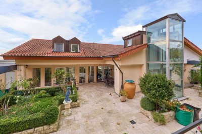 Einmaliges Wohnanwesen mit verschiedenen Nutzungsoptionen, beste Lage in Auerbach!