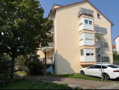 Kompakt, gepflegt und attraktiv... 
2-Zimmer-Wohnung mit Balkon und Tiefgaragenstellplatz