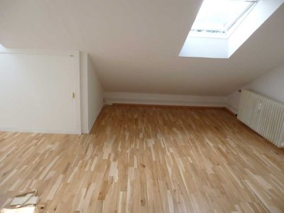 geräumige 2-Zimmer-Dachgeschosswohnung mit Gartennutzung in Geismar