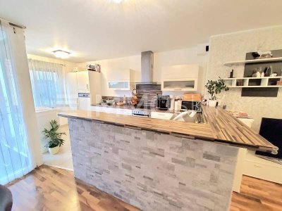 Möbliertes modernes Eigenheim mit Loggia, Garage und Top Anbindung!