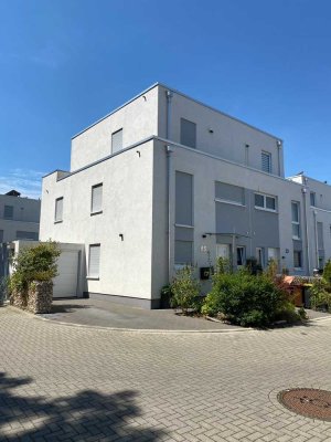 Moderne Stadtvilla am Eck - Kubus pur