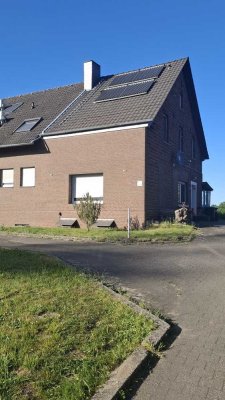 Ansprechendes Haus/Wohnung mit großem Garten in Voerde (Niederrhein)