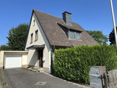 Freistehendes Einfamilienhaus mit Vergrößerungspotential und schönem Garten in Bonn-Ippendorf!