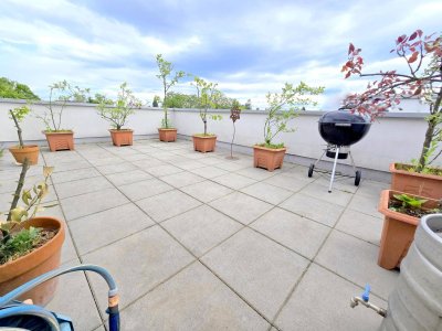 * * * EINE WOHNUNG ZUM VERLIEBEN (!)... DACHTERRASSEN-MAISONETTE 10 RADMIN. zur TU-INFFELDGASSE * * *