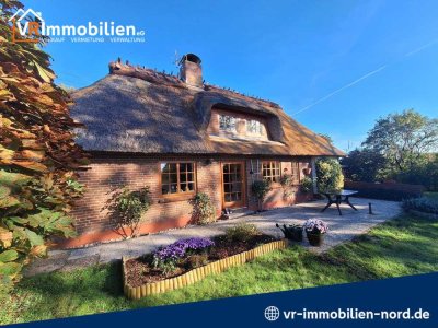 Zauberhafte Reetkate in Sackgassenendlage in den Feldern von Esgrus