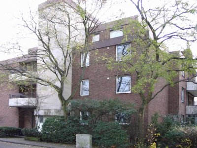 Exklusive 4-Raum-Hochparterre-Wohnung mit Terrasse und Garten