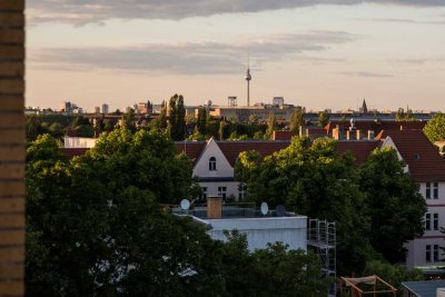 Helle 3-Zimmer Dachgeschosswohnung mit Balkon in Berlin-Tempelhof