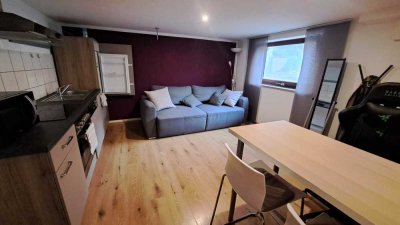 Vollmöblierte, helle 1,5-Zimmer Souterrain-Wohnung in Kumhausen mit EBK